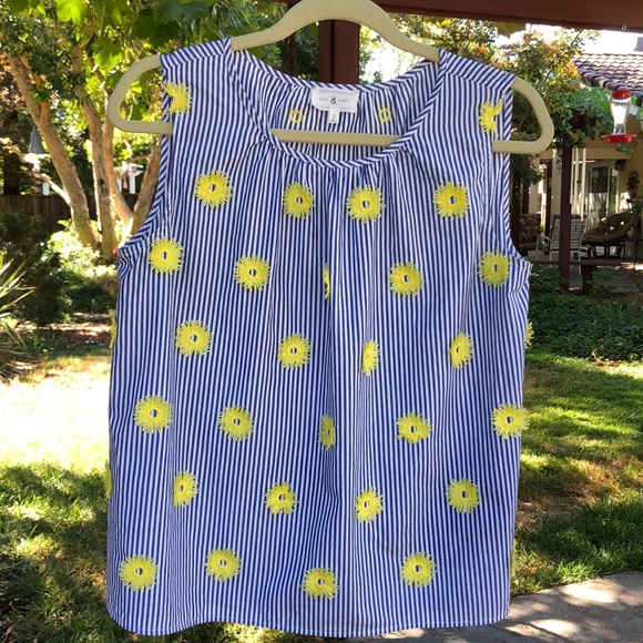 ๐บ Lou & Grey; Blue/White Striped Top w/Flowers S! - Picture 2 of 7